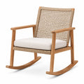 Mecedora de madera con respaldo de cuerda y asiento beige